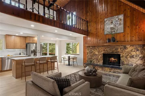 1076 Grass Valley Rd, Lake Arrowhead, CA 92352