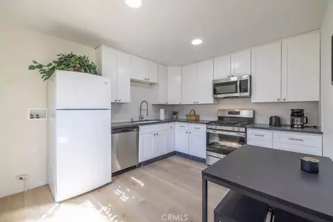Kitchen - 42692 Moonridge Rd, Big Bear Lake, CA 92315 photo 2 of 3