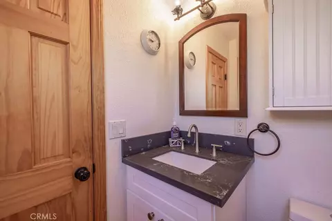 Bath - 42692 Moonridge Rd, Big Bear Lake, CA 92315 photo 4 of 4