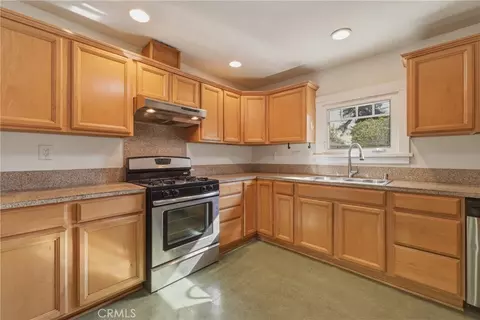 Kitchen - 1132 E Citrus Ave, Redlands, CA 92374 photo 2 of 3