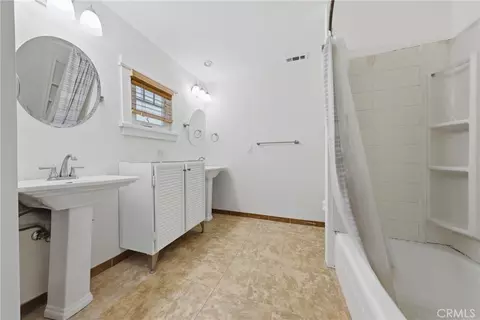 Bath - 1132 E Citrus Ave, Redlands, CA 92374 photo 1 of 3