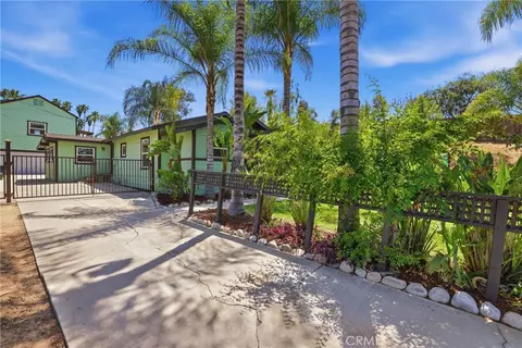 Exterior - 1132 E Citrus Ave, Redlands, CA 92374 photo 3 of 13