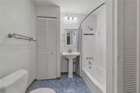 Bath - 1132 E Citrus Ave, Redlands, CA 92374 photo 3 of 3