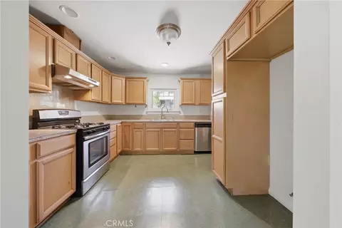 Kitchen - 1132 E Citrus Ave, Redlands, CA 92374 photo 2 of 2