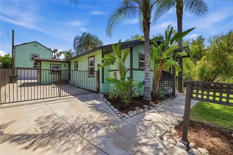 Exterior - 1132 E Citrus Ave, Redlands, CA 92374 photo 9 of 13