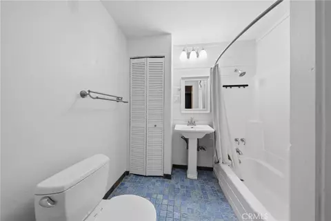 Bath - 1132 E Citrus Ave, Redlands, CA 92374 photo 2 of 3
