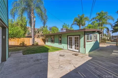 Exterior - 1132 E Citrus Ave, Redlands, CA 92374 photo 7 of 11