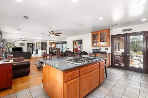 Kitchen - 1965 Prince Albert, Riverside, CA 92507 photo 3 of 4