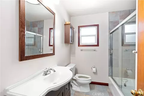 Bath - 1965 Prince Albert, Riverside, CA 92507 photo 1 of 3