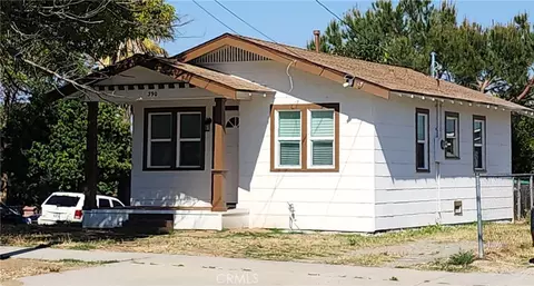 Exterior - 390 N 4th St, Colton, CA 92324 photo 4 of 15