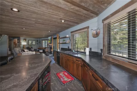 Kitchen - 41940 Centre Ct, Big Bear Lake, CA 92315 photo 4 of 4