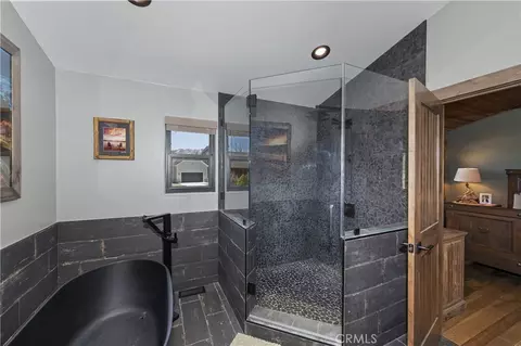 Bath - 41940 Centre Ct, Big Bear Lake, CA 92315 photo 2 of 5