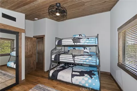 Bedroom - 41940 Centre Ct, Big Bear Lake, CA 92315 photo 8 of 10