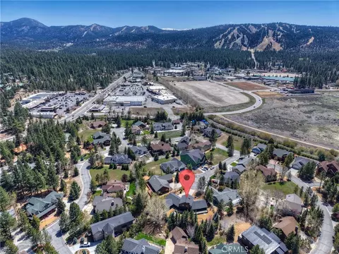 View/Area - 41940 Centre Ct, Big Bear Lake, CA 92315 photo 2 of 6