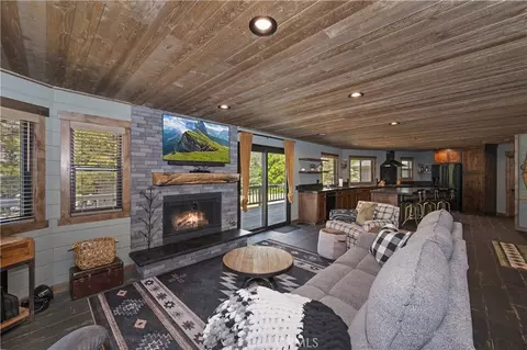 Living - 41940 Centre Ct, Big Bear Lake, CA 92315 photo 2 of 6
