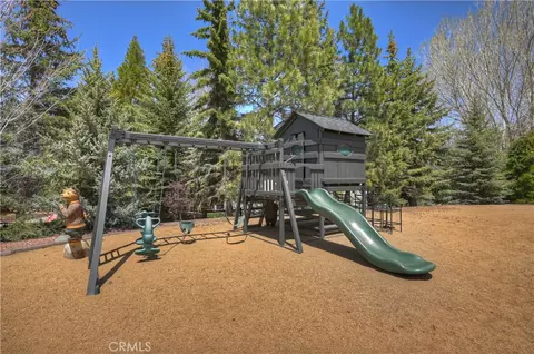 Exterior - 41940 Centre Ct, Big Bear Lake, CA 92315 photo 4 of 11