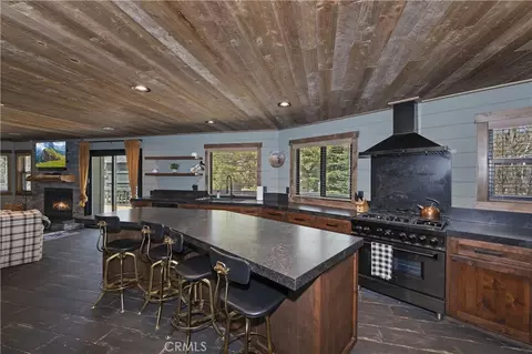 Kitchen - 41940 Centre Ct, Big Bear Lake, CA 92315 photo 2 of 4