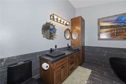 Bath - 41940 Centre Ct, Big Bear Lake, CA 92315 photo 4 of 5