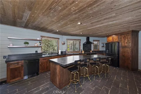 Kitchen - 41940 Centre Ct, Big Bear Lake, CA 92315 photo 1 of 4