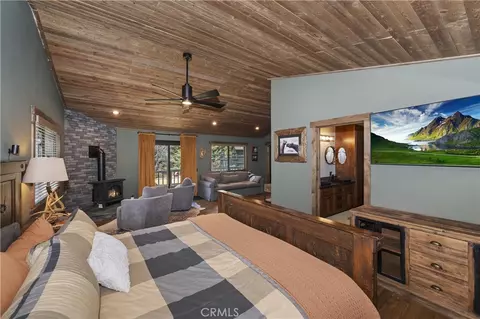 Bedroom - 41940 Centre Ct, Big Bear Lake, CA 92315 photo 4 of 10