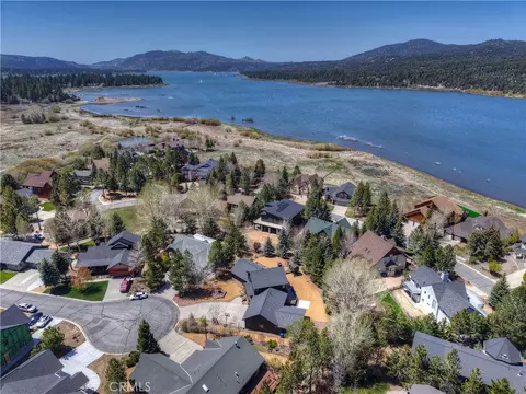View/Area - 41940 Centre Ct, Big Bear Lake, CA 92315 photo 5 of 6