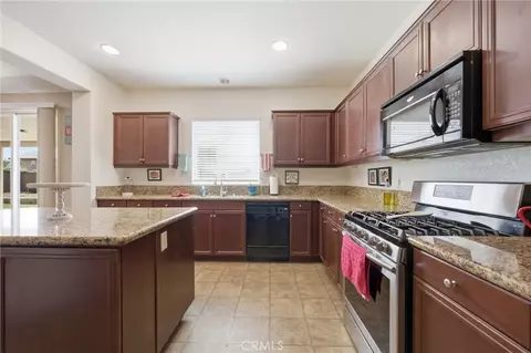 Kitchen - 1447 Daffodil Way, Beaumont, CA 92223 photo 4 of 4