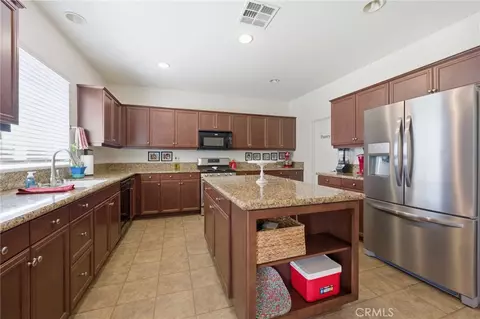 Kitchen - 1447 Daffodil Way, Beaumont, CA 92223 photo 2 of 4