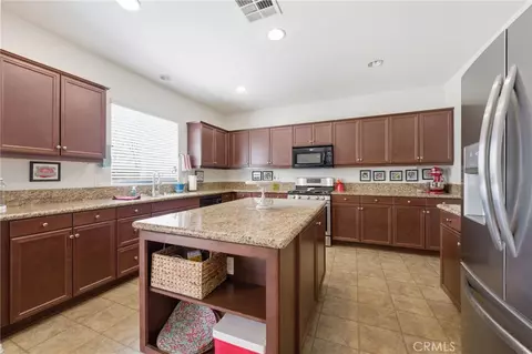 Kitchen - 1447 Daffodil Way, Beaumont, CA 92223 photo 3 of 4