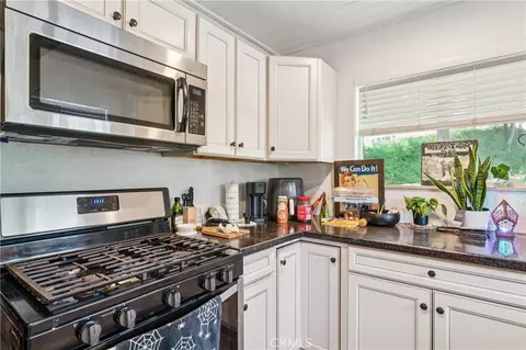 Kitchen - 794 Woodland, Crestline, CA 92325 photo 2 of 2
