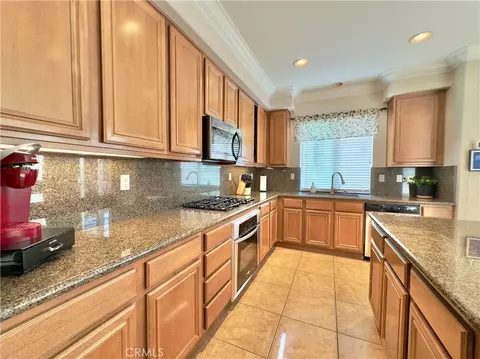Kitchen - 11265 Runyan, Beaumont, CA 92223 photo 2 of 3