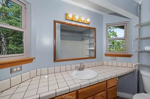 Bath - 1056 Fiden Ct, Crestline, CA 92325 photo 2 of 4
