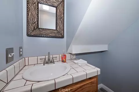 Bath - 1056 Fiden Ct, Crestline, CA 92325 photo 1 of 4