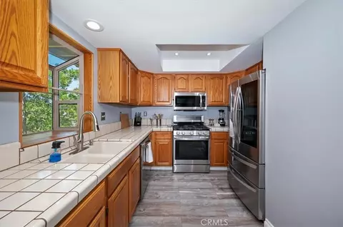 Kitchen - 1056 Fiden Ct, Crestline, CA 92325 photo 2 of 4