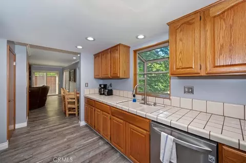 Kitchen - 1056 Fiden Ct, Crestline, CA 92325 photo 3 of 4