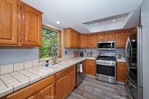 Kitchen - 1056 Fiden Ct, Crestline, CA 92325 photo 1 of 4