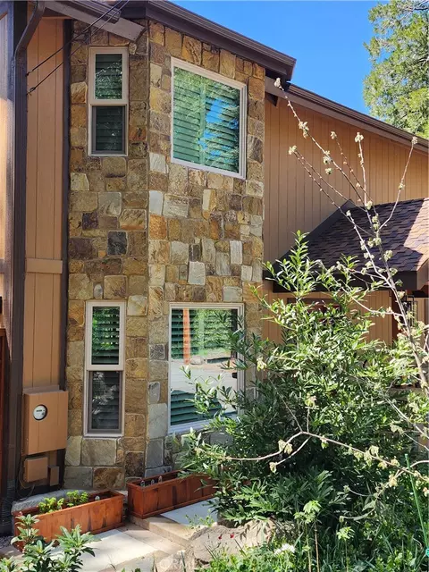 Exterior - 1056 Fiden Ct, Crestline, CA 92325 photo 8 of 22