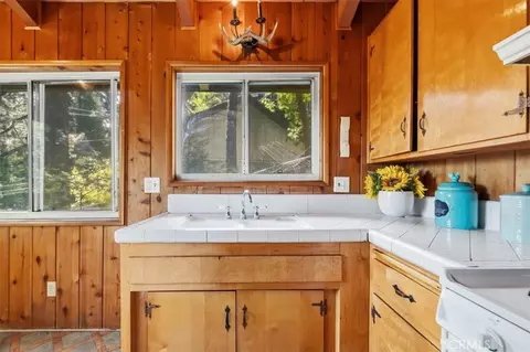 Kitchen - 768 Deer, Crestline, CA 92325 photo 3 of 4
