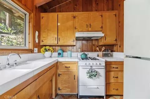 Kitchen - 768 Deer, Crestline, CA 92325 photo 4 of 4