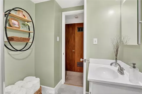Bath - 176 Fir Ter, Cedar Glen, CA 92321 photo 3 of 3