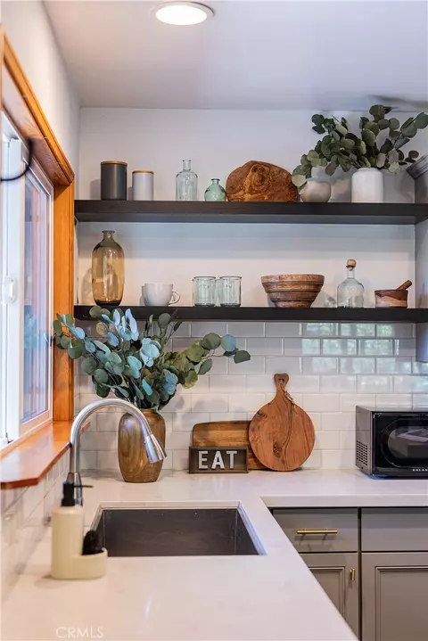 Kitchen - 176 Fir Ter, Cedar Glen, CA 92321 photo 4 of 4