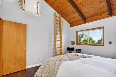 Bedroom - 176 Fir Ter, Cedar Glen, CA 92321 photo 7 of 10