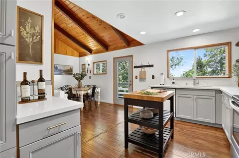 Kitchen - 176 Fir Ter, Cedar Glen, CA 92321 photo 3 of 4