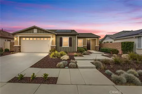 516 Farmstead St, Hemet, CA 92543