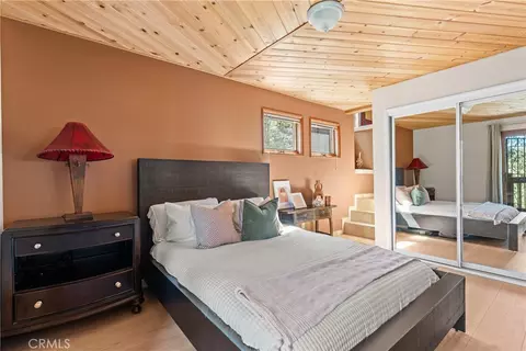 Bedroom - 274 N Fairway, Lake Arrowhead, CA 92352 photo 1 of 4