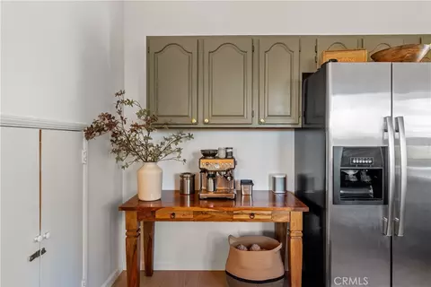 Kitchen - 274 N Fairway, Lake Arrowhead, CA 92352 photo 4 of 5