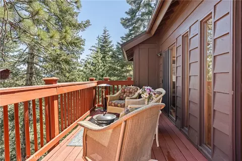 Exterior - 274 N Fairway, Lake Arrowhead, CA 92352 photo 3 of 10