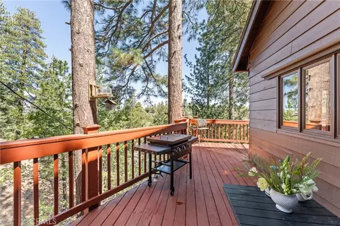 Exterior - 274 N Fairway, Lake Arrowhead, CA 92352 photo 5 of 10