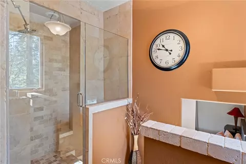 Bath - 274 N Fairway, Lake Arrowhead, CA 92352 photo 2 of 5