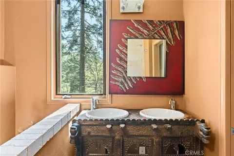 Bath - 274 N Fairway, Lake Arrowhead, CA 92352 photo 3 of 5