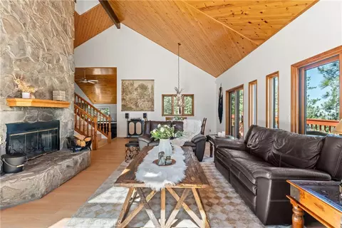Living - 274 N Fairway, Lake Arrowhead, CA 92352 photo 6 of 7